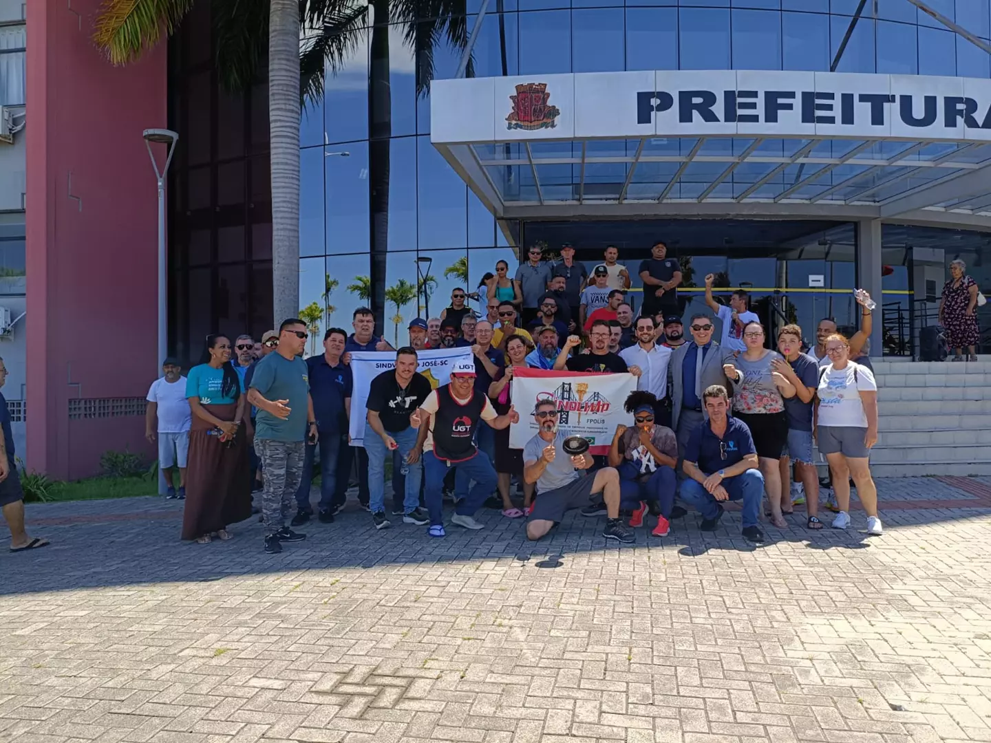 Manifestação dos Trabalhadores da Minister tem grande participação dos Sindicatos e é recebido pela Prefeitura de São José